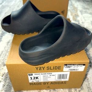 adidas gazelle silver green womens adidas Yeezy Slide Bone (Restock) (Kids)